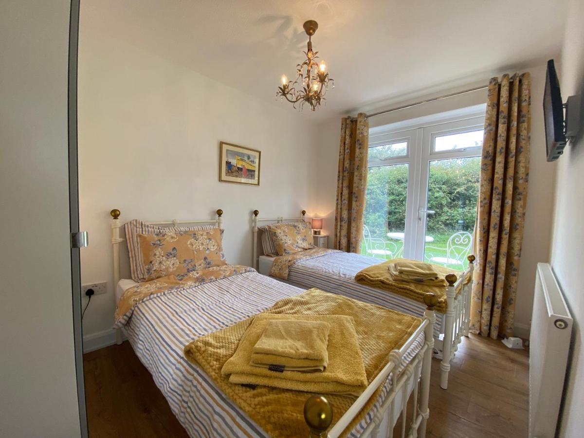 Seaview Self-Catering Coastal Bungalow In Rural West Wight Freshwater Luaran gambar