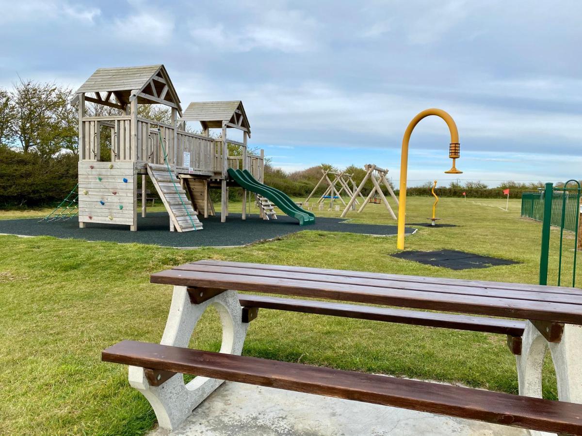 Seaview Self-Catering Coastal Bungalow In Rural West Wight Freshwater Luaran gambar