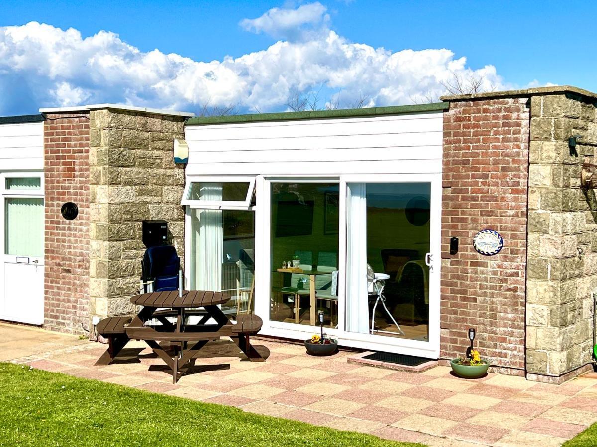 Seaview Self-Catering Coastal Bungalow In Rural West Wight Freshwater Luaran gambar